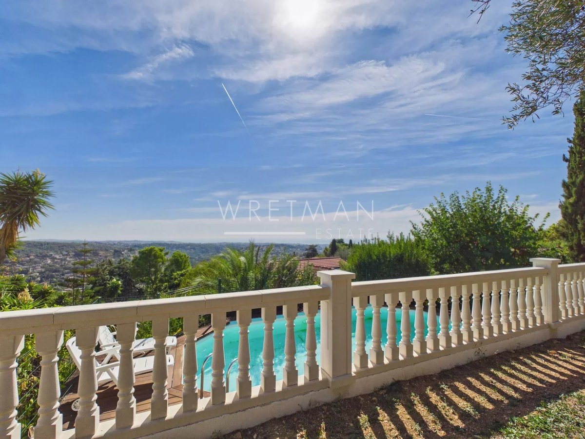 Villa La Colle-sur-Loup – Terrasse avec vue dégagée sur la vallée